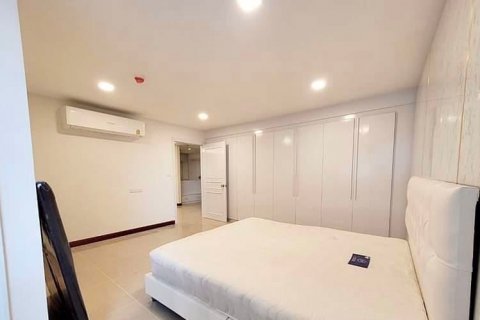 Condominio de 3 dormitorios en Khlong Toei, Bangkok, Tailandia № 47503 - foto 5