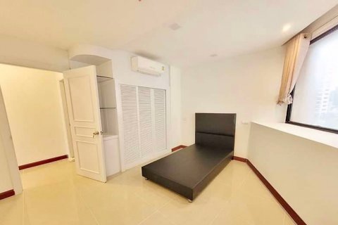 Condominio de 3 dormitorios en Khlong Toei, Bangkok, Tailandia № 47503 - foto 14