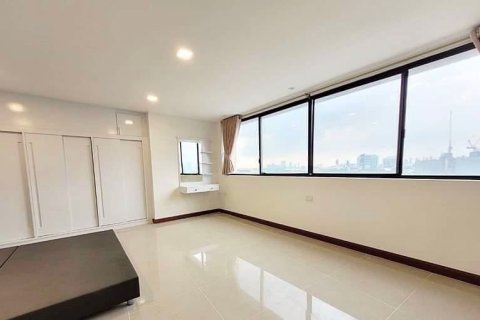 Condominio de 3 dormitorios en Khlong Toei, Bangkok, Tailandia № 47503 - foto 16