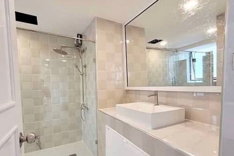 Condominio de 3 dormitorios en Khlong Toei, Bangkok, Tailandia № 47503 - foto 17