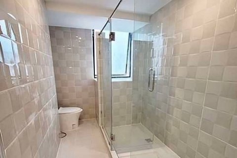 Condominio de 3 dormitorios en Khlong Toei, Bangkok, Tailandia № 47503 - foto 7