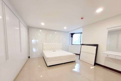 Condominio de 3 dormitorios en Khlong Toei, Bangkok, Tailandia № 47503 - foto 4