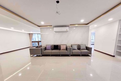 Condo in Khlong Toei, Bangkok, Thailand, 3 bedrooms  № 47503