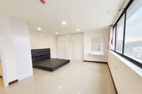 Condominio de 3 dormitorios en Khlong Toei, Bangkok, Tailandia № 47503 - foto 11