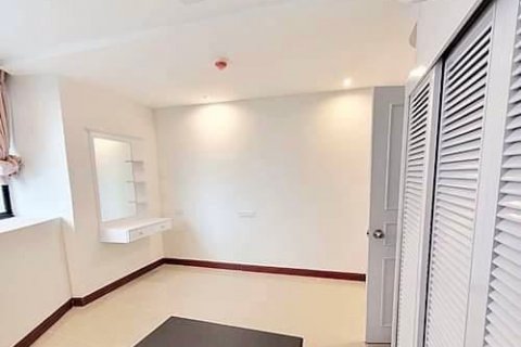 Condominio de 3 dormitorios en Khlong Toei, Bangkok, Tailandia № 47503 - foto 15
