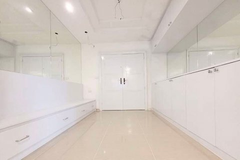 Condominio de 3 dormitorios en Khlong Toei, Bangkok, Tailandia № 47503 - foto 6