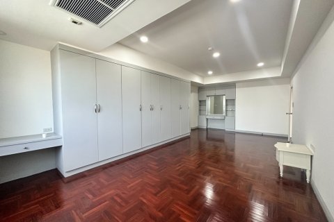 Condominio de 3 dormitorios en Bangkok, Tailandia № 68009 - foto 12