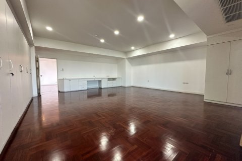 Condominio de 3 dormitorios en Bangkok, Tailandia № 68009 - foto 9