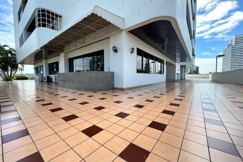 Condominio de 3 dormitorios en Bangkok, Tailandia № 68009 - foto 22