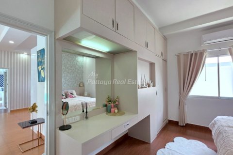 Casa de 3 dormitorios en Sattahip, Tailandia № 170321 - foto 17