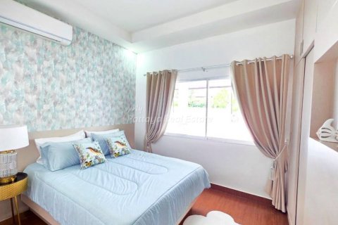 Casa de 3 dormitorios en Sattahip, Tailandia № 170321 - foto 16