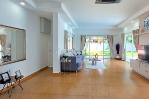 Casa de 3 dormitorios en Sattahip, Tailandia № 170321 - foto 5