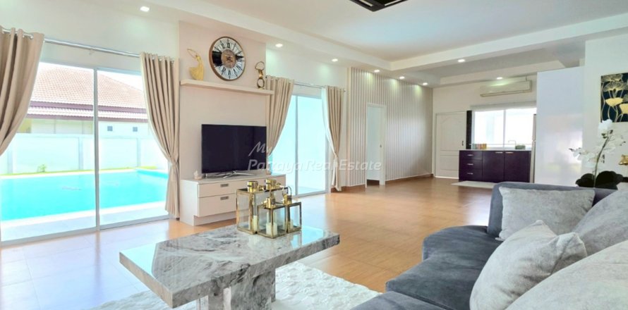 Casa de 3 dormitorios en Sattahip, Tailandia № 170321
