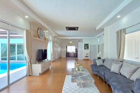Casa de 3 dormitorios en Sattahip, Tailandia № 170321 - foto 4