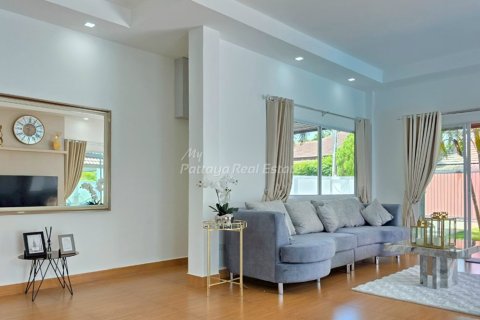 Casa de 3 dormitorios en Sattahip, Tailandia № 170321 - foto 2