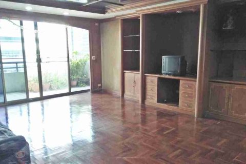Condominio de 4 dormitorios en Bangkok, Tailandia № 183332 - foto 13
