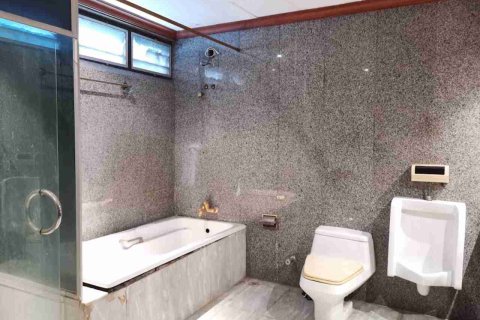 Condominio de 4 dormitorios en Bangkok, Tailandia № 183332 - foto 6