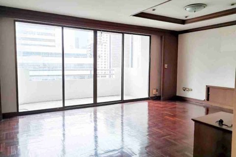 Condominio de 4 dormitorios en Bangkok, Tailandia № 183332 - foto 10