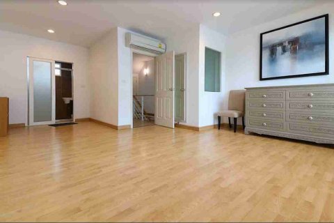 Haus in Bangkok, Thailand 3 Schlafzimmer № 183333 - Foto 10