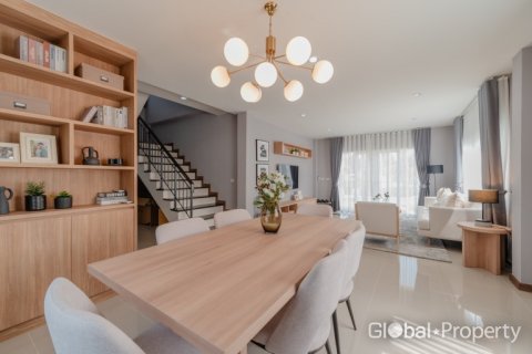 Casa de 3 dormitorios en Rayong, Tailandia № 135338 - foto 7
