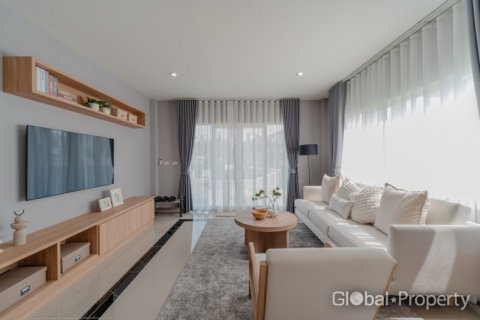Casa de 3 dormitorios en Rayong, Tailandia № 135338 - foto 4