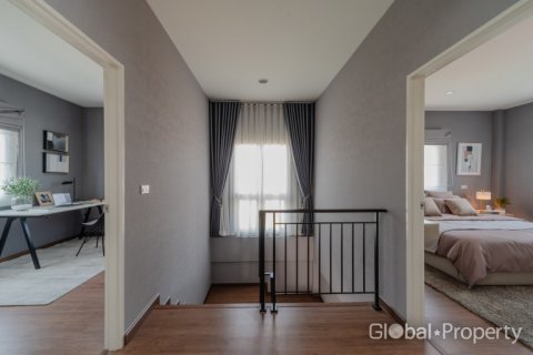 Casa de 3 dormitorios en Rayong, Tailandia № 135338 - foto 10