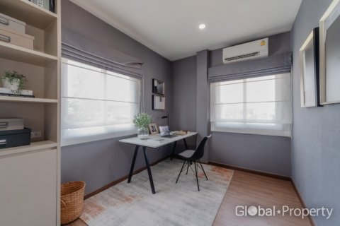 Casa de 3 dormitorios en Rayong, Tailandia № 135338 - foto 17