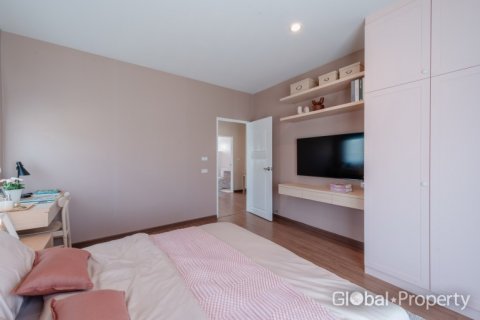 Casa de 3 dormitorios en Rayong, Tailandia № 135339 - foto 14