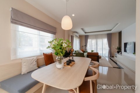 Casa de 3 dormitorios en Rayong, Tailandia № 135339 - foto 7