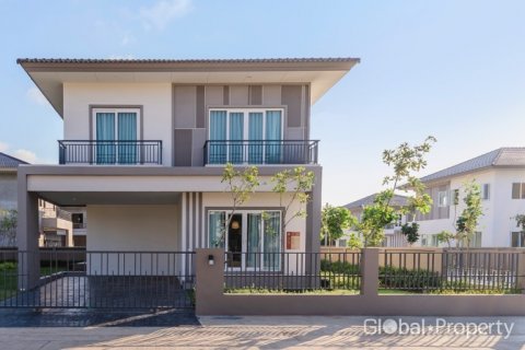 Casa de 3 dormitorios en Rayong, Tailandia № 135339