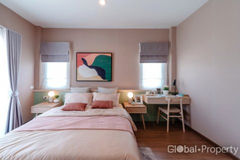 Casa de 3 dormitorios en Rayong, Tailandia № 135339 - foto 13