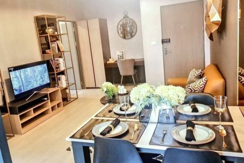Condominio de 2 dormitorios en Samut Prakan, Tailandia № 116843 - foto 2