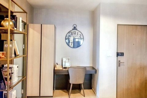 Condominio de 2 dormitorios en Samut Prakan, Tailandia № 116843 - foto 3