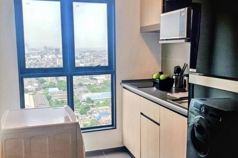 Condominio de 2 dormitorios en Samut Prakan, Tailandia № 116843 - foto 4