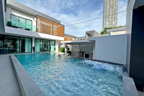Casa de 6 dormitorios en Pattaya, Tailandia № 74254 - foto 3