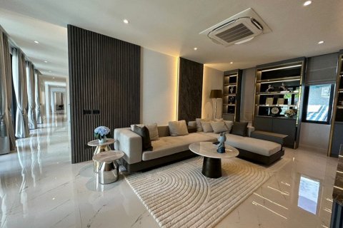 Casa de 6 dormitorios en Pattaya, Tailandia № 74254 - foto 17