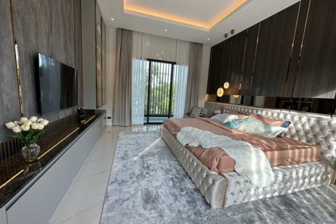 Casa de 6 dormitorios en Pattaya, Tailandia № 74254 - foto 28
