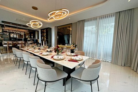 Casa de 6 dormitorios en Pattaya, Tailandia № 74254 - foto 11