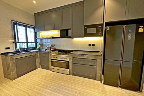 Casa de 6 dormitorios en Pattaya, Tailandia № 74254 - foto 14
