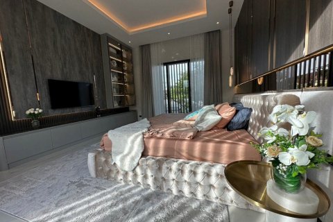 Casa de 6 dormitorios en Pattaya, Tailandia № 74254 - foto 29