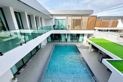 Maison à Pattaya, Thaïlande 6 chambres № 74254