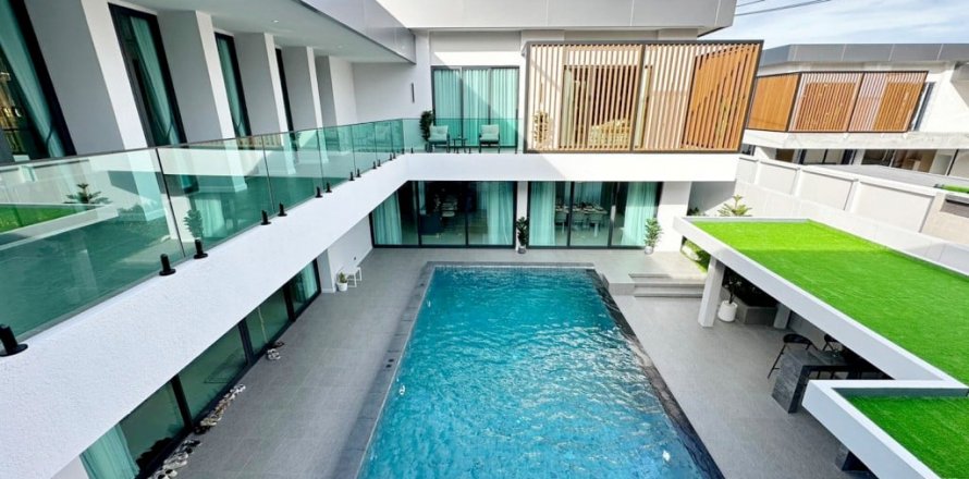 Casa de 6 dormitorios en Pattaya, Tailandia № 74254