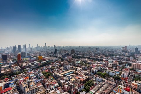 Ático de 3 dormitorios en Bangkok, Tailandia № 209677 - foto 7