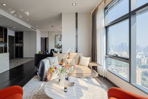 Ático de 3 dormitorios en Bangkok, Tailandia № 209677 - foto 12