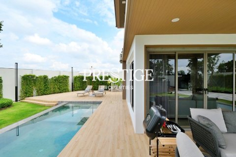 House in Pattaya, Thailand 4 bedrooms № 198422 - photo 30