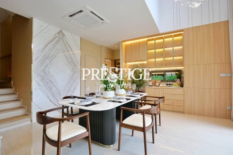 House in Pattaya, Thailand 4 bedrooms № 198422 - photo 6