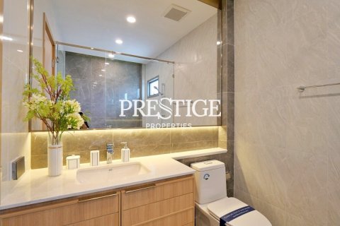 House in Pattaya, Thailand 4 bedrooms № 198422 - photo 19