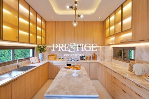 House in Pattaya, Thailand 4 bedrooms № 198422 - photo 7