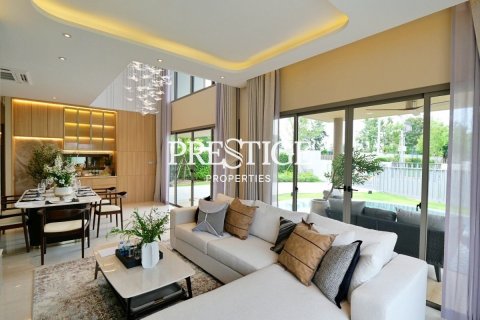 House in Pattaya, Thailand 4 bedrooms № 198422 - photo 4