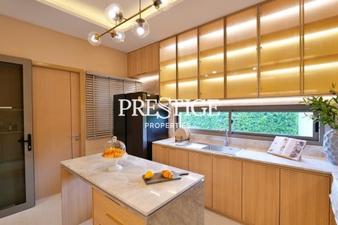 House in Pattaya, Thailand 4 bedrooms № 198422 - photo 8